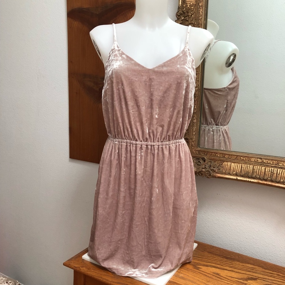 PINK VELVET ELASTIC WAIST DRESS NWT SIZE MEDIUM